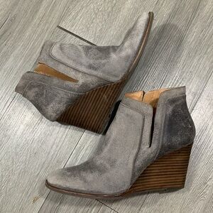 Lucky Brand  Yabba Wedge Gray Suede Distressed Booties size 9